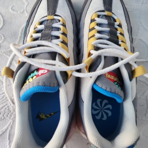 Ladies AirMax size 9 - Picture 3 of 4